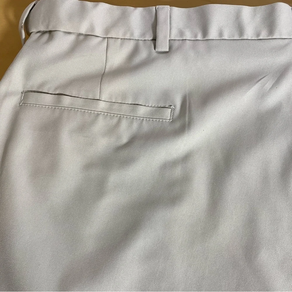 Haggar Cool Pro 18 Light Taupe Golf Short Big men's sz 44 adjustable waist band